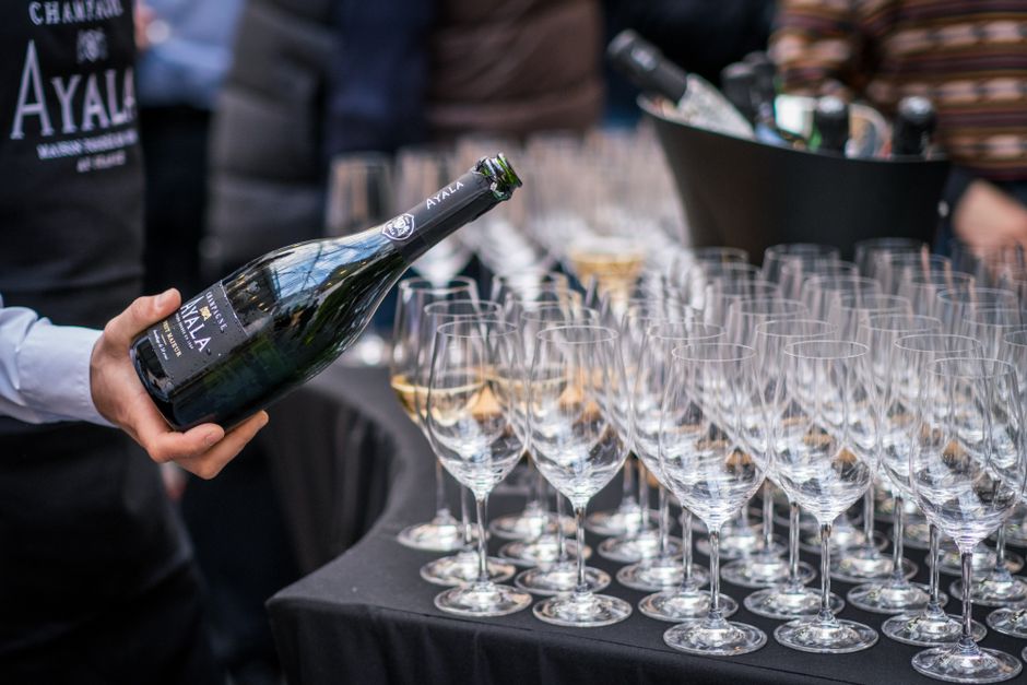 pexels-16125871-global-wine-consumption-2025-down-event-order-plan 企业活动根据来宾结构重新估算葡萄酒数量