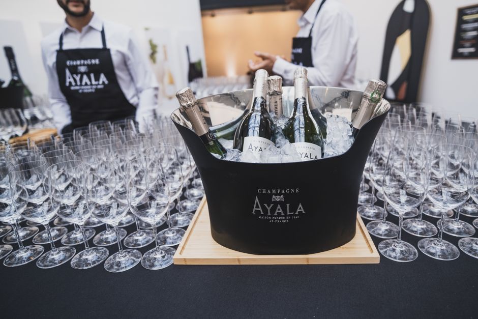pexels-16125872-corporate-event-wine-quantity-service-faq 企业活动团队安排葡萄酒数量、服务和无酒精选项