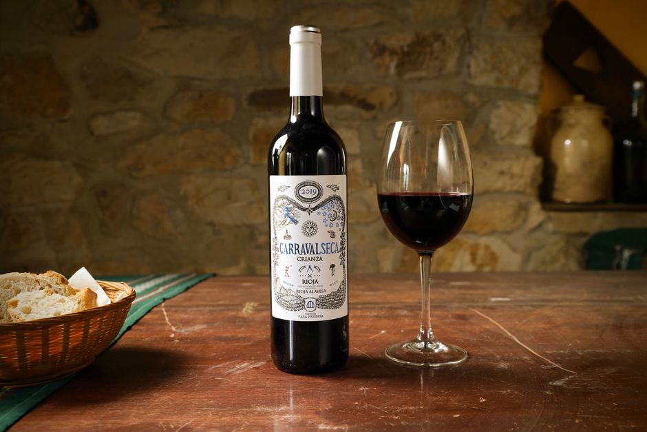 pexels-31372538-spain-crianza-vs-portugal-garrafeira-comparison 西班牙 Crianza 与葡萄牙 Garrafeira 陈年标注对比解读