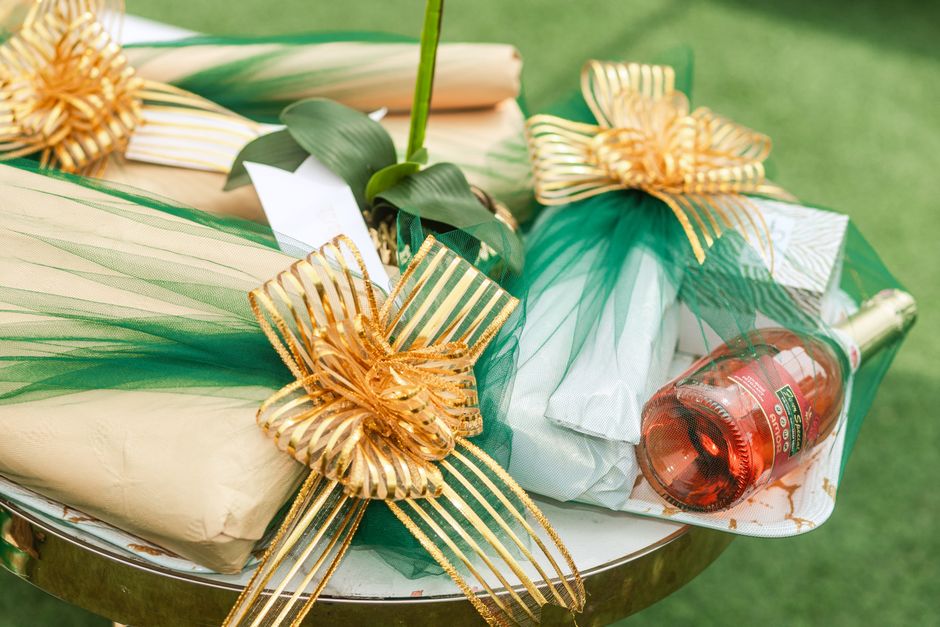pexels-39042284-holiday-wine-gift-budget-recipient-delivery-tool 消费者按预算、收礼人和交付条件选择节日用酒