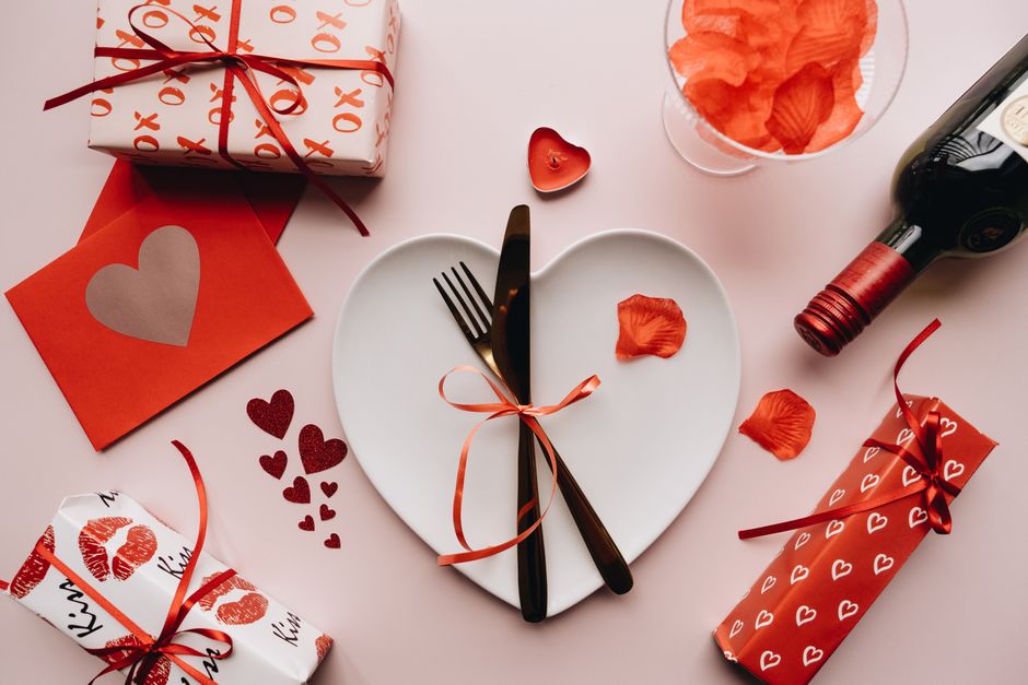 pexels-6478825-wine-gift-faq-budget-packaging-delivery 节日送葡萄酒时关于预算、包装与送达的常见问题