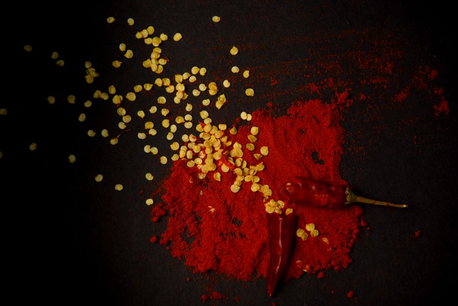 pexels-33440718-spicy-red-wine-category-syrah-grenache-zinfandel 辛香型红葡萄酒的类型界定与西拉歌海娜仙粉黛的辛香来源